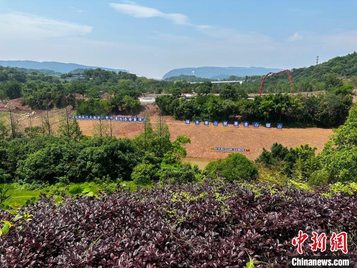 中国化学工程集团有限公司所属中化学生态环境有限公司苦竹溪生态修复项目现场 曹旭帆 摄 中国化学工程集团有限公司所属中化学生态环境有限公司苦竹溪生态修复项目现场 曹旭帆 摄